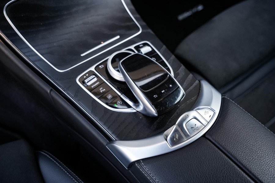 Mercedes-Benz C-Klasse Cabrio 200 AMG Line Airscarf Burmester Multibeam LED Stoelverw. Navigatie 18''LM