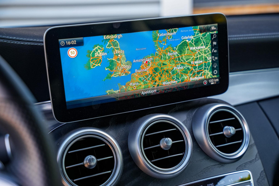 Mercedes-Benz C-Klasse Cabrio 200 AMG Line Airscarf Burmester Multibeam LED Stoelverw. Navigatie 18''LM