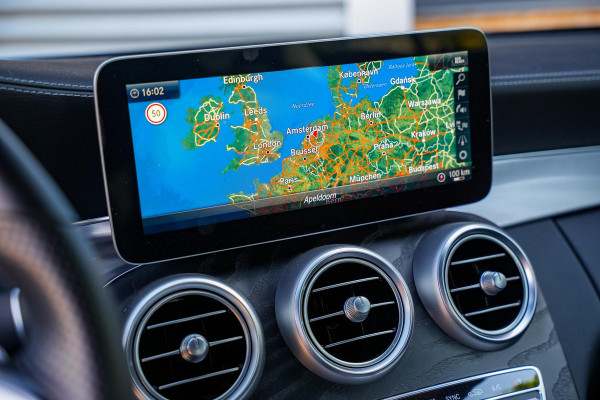 Mercedes-Benz C-Klasse Cabrio 200 AMG Line Airscarf Burmester Multibeam LED Stoelverw. Navigatie 18''LM