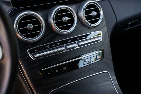 Mercedes-Benz C-Klasse Cabrio 200 AMG Line Airscarf Burmester Multibeam LED Stoelverw. Navigatie 18''LM