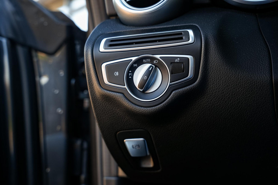 Mercedes-Benz C-Klasse Cabrio 200 AMG Line Airscarf Burmester Multibeam LED Stoelverw. Navigatie 18''LM