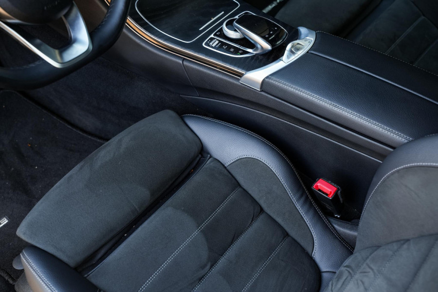 Mercedes-Benz C-Klasse Cabrio 200 AMG Line Airscarf Burmester Multibeam LED Stoelverw. Navigatie 18''LM