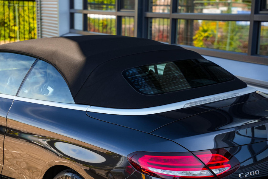 Mercedes-Benz C-Klasse Cabrio 200 AMG Line Airscarf Burmester Multibeam LED Stoelverw. Navigatie 18''LM