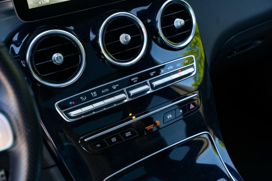 Mercedes-Benz GLC 300de 4MATIC AMG Line Panoramadak Cruise Clima Stoelverw. Camera 20''LM