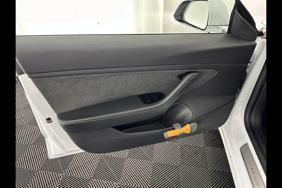 Tesla Model 3 Long Range AWD 75 kWh [ 3-Fase ] (INCL-BTW) Aut. *PANO | AUTO-PILOT | NAPPA-LEATHER | TOWBAR | KEYLESS | FULL-LED | MEMORY-PACK | SURROUND-VIEW | DAB | APP-CONNECT | DIGI-COCKPIT | LANE-ASSIST | COMFORT-SEATS | 18''ALU*