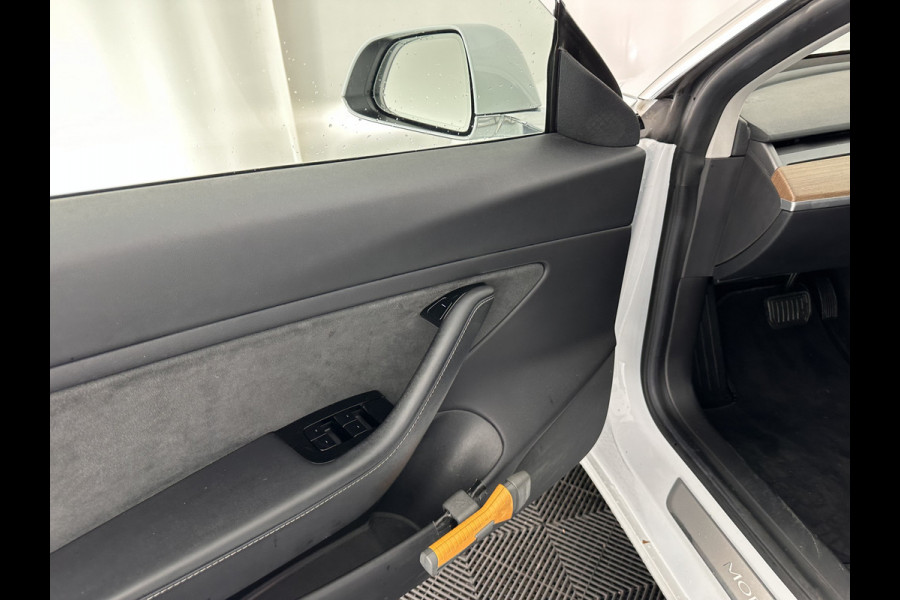 Tesla Model 3 Long Range AWD 75 kWh [ 3-Fase ] (INCL-BTW) Aut. *PANO | AUTO-PILOT | NAPPA-LEATHER | TOWBAR | KEYLESS | FULL-LED | MEMORY-PACK | SURROUND-VIEW | DAB | APP-CONNECT | DIGI-COCKPIT | LANE-ASSIST | COMFORT-SEATS | 18''ALU*