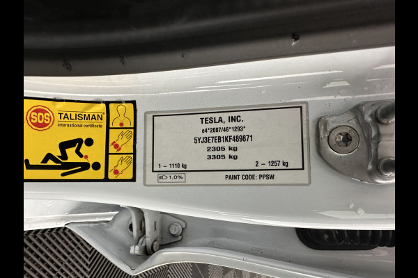 Tesla Model 3 Long Range AWD 75 kWh [ 3-Fase ] (INCL-BTW) Aut. *PANO | AUTO-PILOT | NAPPA-LEATHER | TOWBAR | KEYLESS | FULL-LED | MEMORY-PACK | SURROUND-VIEW | DAB | APP-CONNECT | DIGI-COCKPIT | LANE-ASSIST | COMFORT-SEATS | 18''ALU*
