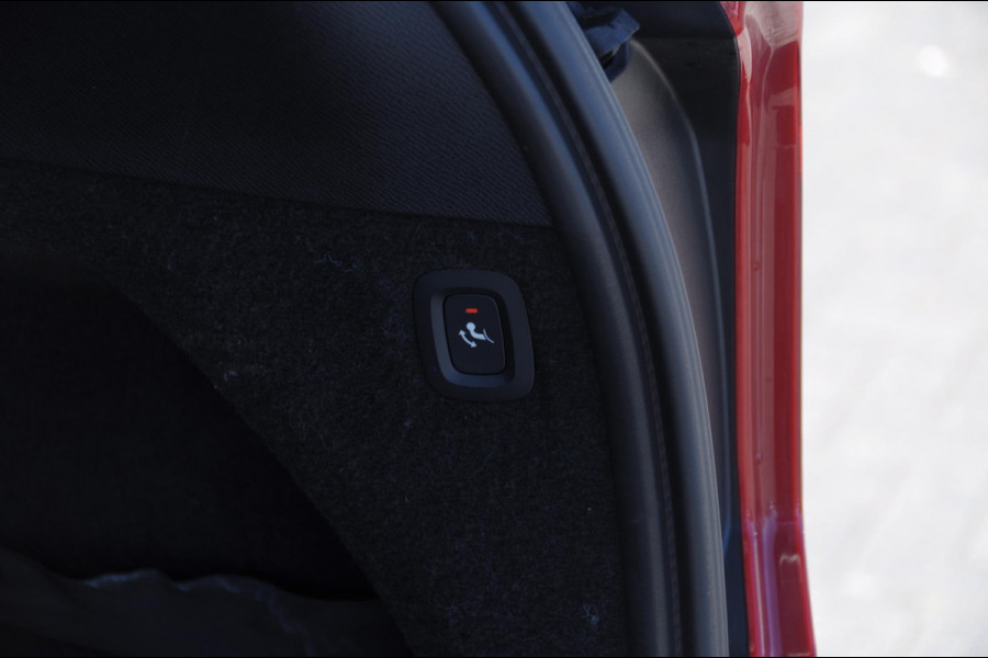 Volvo XC90 T8 390PK Automaat Recharge AWD Inscription / Adaptieve cruise control / BLIS / Parkeersensoren met 360 camera / stoel - en stuurwielverwarming / Standkachel / Trekhaak / Keyless entry / Harman Kardon audio / Elektrische stoelen