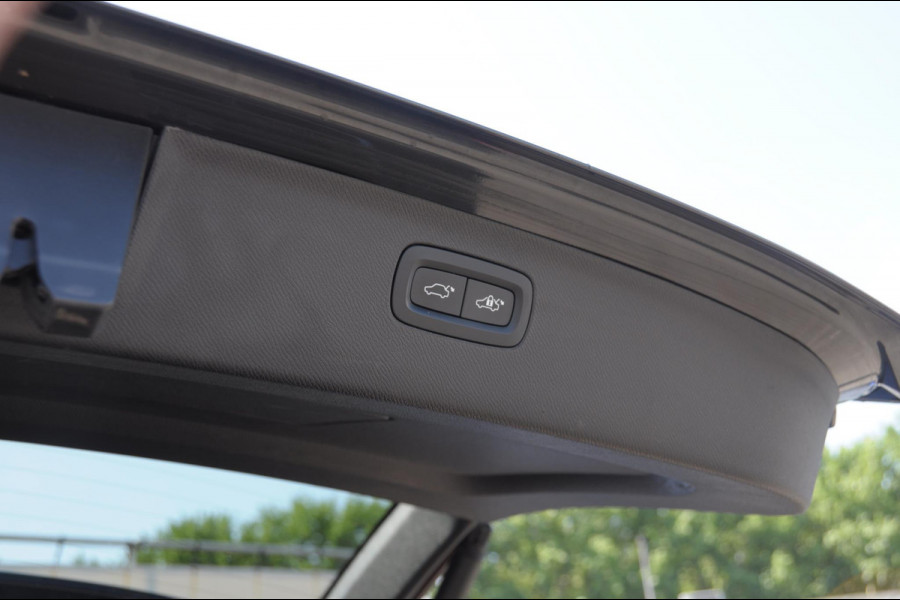 Volvo XC90 T8 390PK Automaat Recharge AWD Inscription / Adaptieve cruise control / BLIS / Parkeersensoren met 360 camera / stoel - en stuurwielverwarming / Standkachel / Trekhaak / Keyless entry / Harman Kardon audio / Elektrische stoelen
