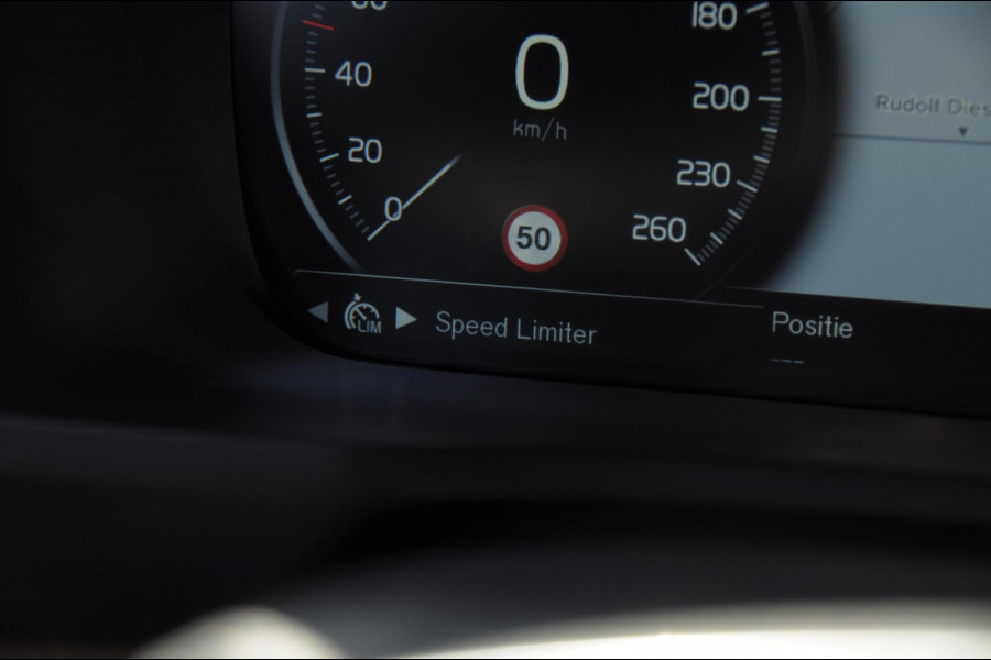 Volvo XC90 T8 390PK Automaat Recharge AWD Inscription / Adaptieve cruise control / BLIS / Parkeersensoren met 360 camera / stoel - en stuurwielverwarming / Standkachel / Trekhaak / Keyless entry / Harman Kardon audio / Elektrische stoelen