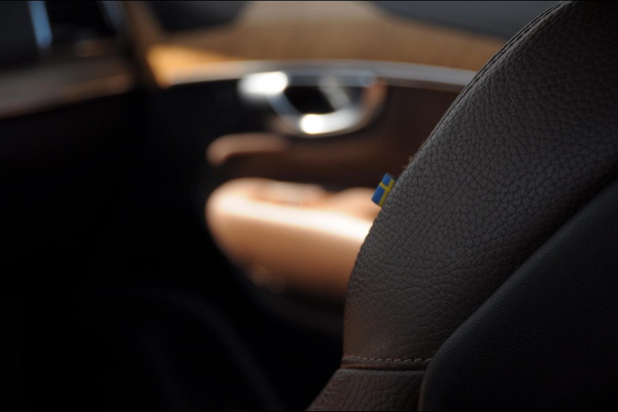 Volvo XC90 T8 390PK Automaat Recharge AWD Inscription / Adaptieve cruise control / BLIS / Parkeersensoren met 360 camera / stoel - en stuurwielverwarming / Standkachel / Trekhaak / Keyless entry / Harman Kardon audio / Elektrische stoelen