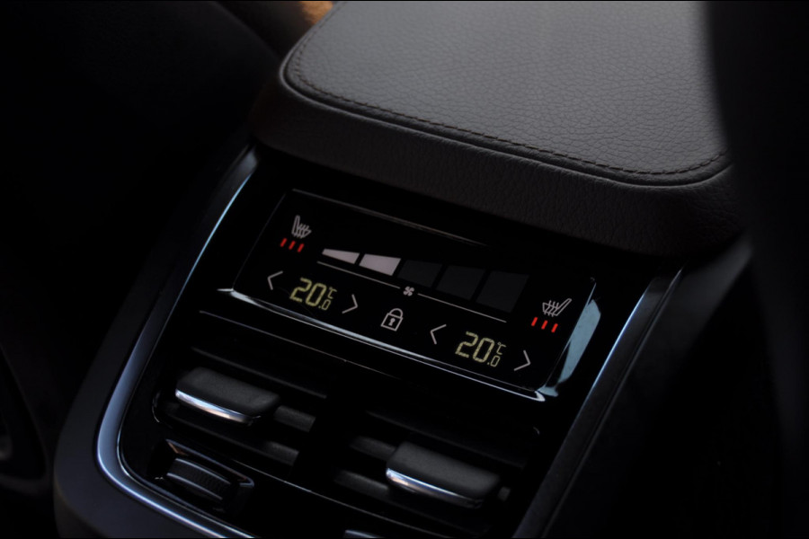 Volvo XC90 T8 390PK Automaat Recharge AWD Inscription / Adaptieve cruise control / BLIS / Parkeersensoren met 360 camera / stoel - en stuurwielverwarming / Standkachel / Trekhaak / Keyless entry / Harman Kardon audio / Elektrische stoelen