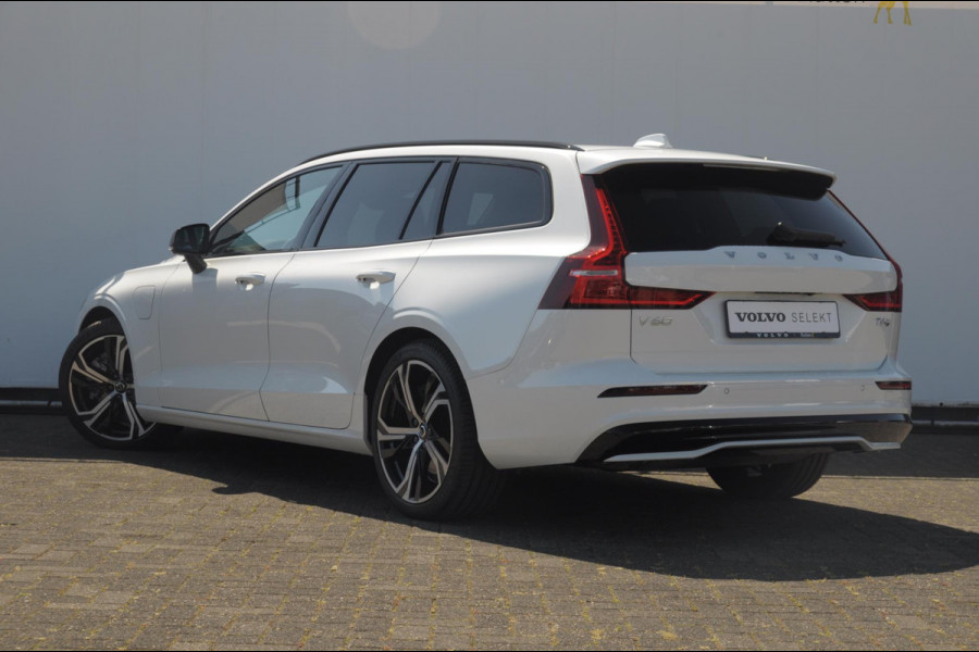Volvo V60 T6 350PK Automaat AWD Plus Dark / Adaptieve cruise control / BLIS / 19” velgen / Parkeersensoren met camera / Elektrische achterklep / Adaptieve koplampen / Apple carplay / Elektrische stoelen / Harman Kardon Audio / Keyless entry / stoel - en stuurwielverwarming