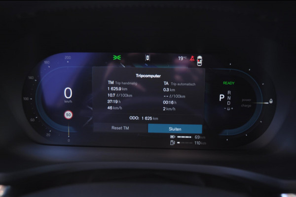 Volvo V60 T6 350PK Automaat AWD Plus Dark / Adaptieve cruise control / BLIS / 19” velgen / Parkeersensoren met camera / Elektrische achterklep / Adaptieve koplampen / Apple carplay / Elektrische stoelen / Harman Kardon Audio / Keyless entry / stoel - en stuurwielverwarming