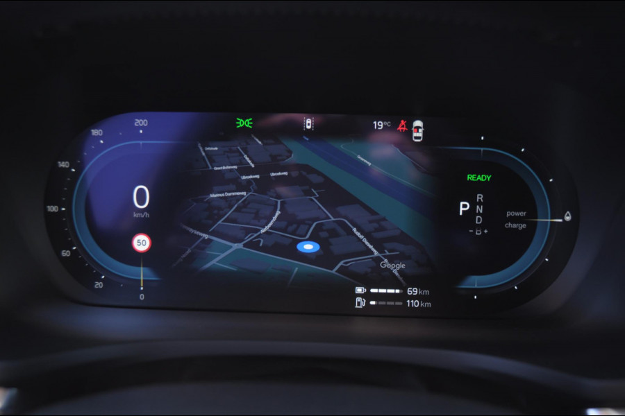 Volvo V60 T6 350PK Automaat AWD Plus Dark / Adaptieve cruise control / BLIS / 19” velgen / Parkeersensoren met camera / Elektrische achterklep / Adaptieve koplampen / Apple carplay / Elektrische stoelen / Harman Kardon Audio / Keyless entry / stoel - en stuurwielverwarming
