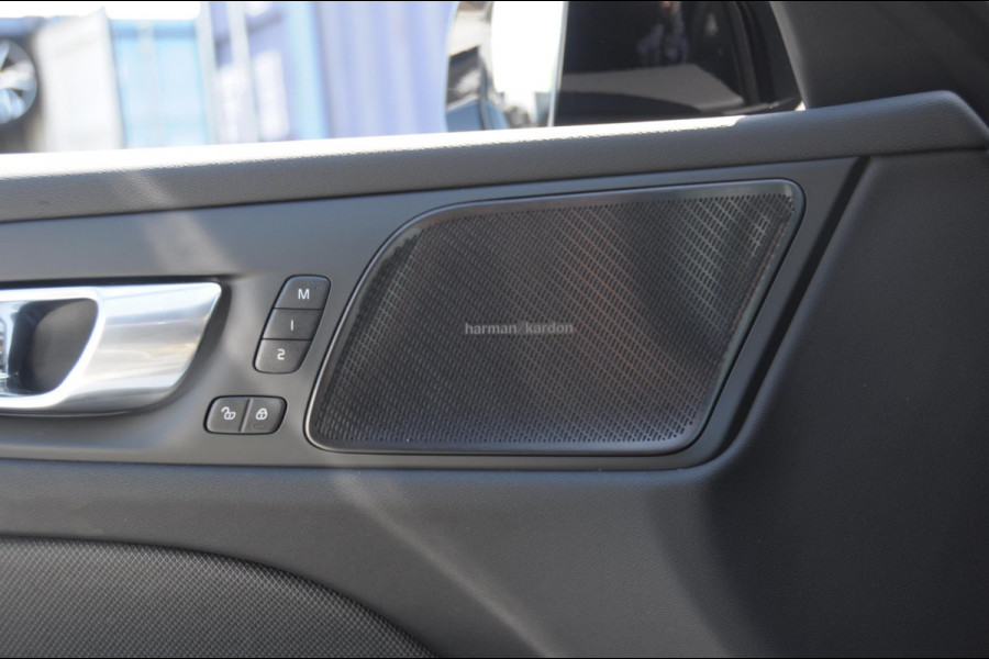 Volvo V60 T6 350PK Automaat AWD Plus Dark / Adaptieve cruise control / BLIS / 19” velgen / Parkeersensoren met camera / Elektrische achterklep / Adaptieve koplampen / Apple carplay / Elektrische stoelen / Harman Kardon Audio / Keyless entry / stoel - en stuurwielverwarming