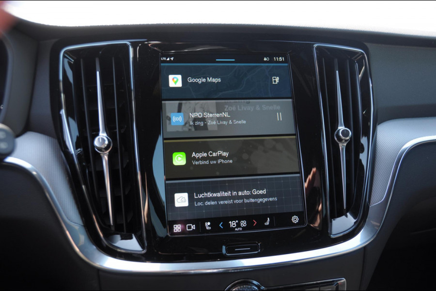 Volvo V60 T6 350PK Automaat AWD Plus Dark / Adaptieve cruise control / BLIS / 19” velgen / Parkeersensoren met camera / Elektrische achterklep / Adaptieve koplampen / Apple carplay / Elektrische stoelen / Harman Kardon Audio / Keyless entry / stoel - en stuurwielverwarming