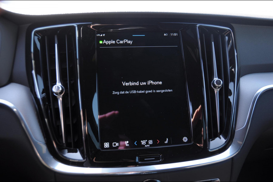 Volvo V60 T6 350PK Automaat AWD Plus Dark / Adaptieve cruise control / BLIS / 19” velgen / Parkeersensoren met camera / Elektrische achterklep / Adaptieve koplampen / Apple carplay / Elektrische stoelen / Harman Kardon Audio / Keyless entry / stoel - en stuurwielverwarming