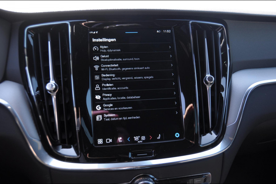 Volvo V60 T6 350PK Automaat AWD Plus Dark / Adaptieve cruise control / BLIS / 19” velgen / Parkeersensoren met camera / Elektrische achterklep / Adaptieve koplampen / Apple carplay / Elektrische stoelen / Harman Kardon Audio / Keyless entry / stoel - en stuurwielverwarming