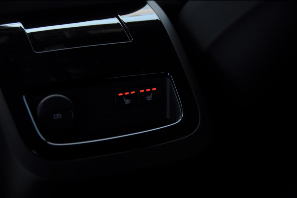 Volvo V60 T6 350PK Automaat AWD Plus Dark / Adaptieve cruise control / BLIS / 19” velgen / Parkeersensoren met camera / Elektrische achterklep / Adaptieve koplampen / Apple carplay / Elektrische stoelen / Harman Kardon Audio / Keyless entry / stoel - en stuurwielverwarming