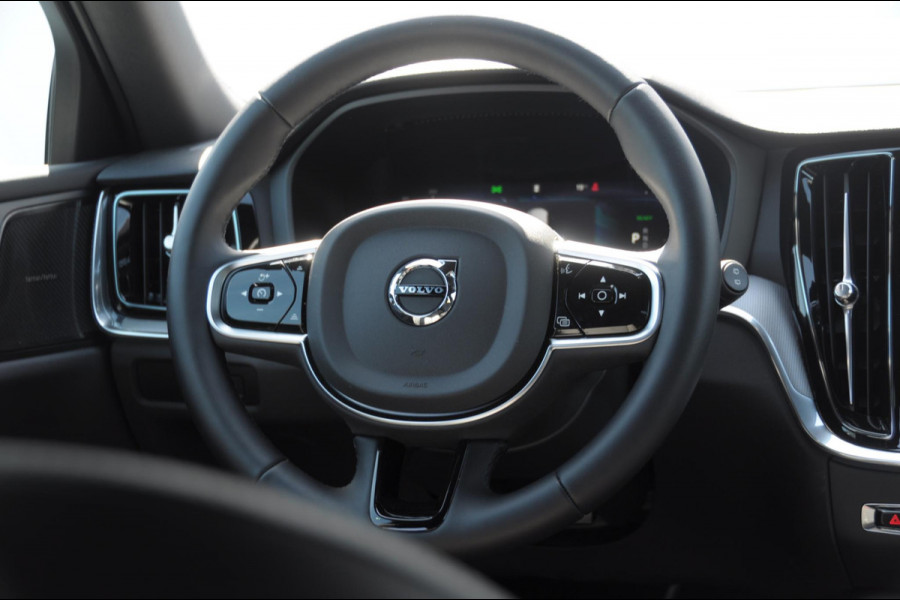 Volvo V60 T6 350PK Automaat AWD Plus Dark / Adaptieve cruise control / BLIS / 19” velgen / Parkeersensoren met camera / Elektrische achterklep / Adaptieve koplampen / Apple carplay / Elektrische stoelen / Harman Kardon Audio / Keyless entry / stoel - en stuurwielverwarming