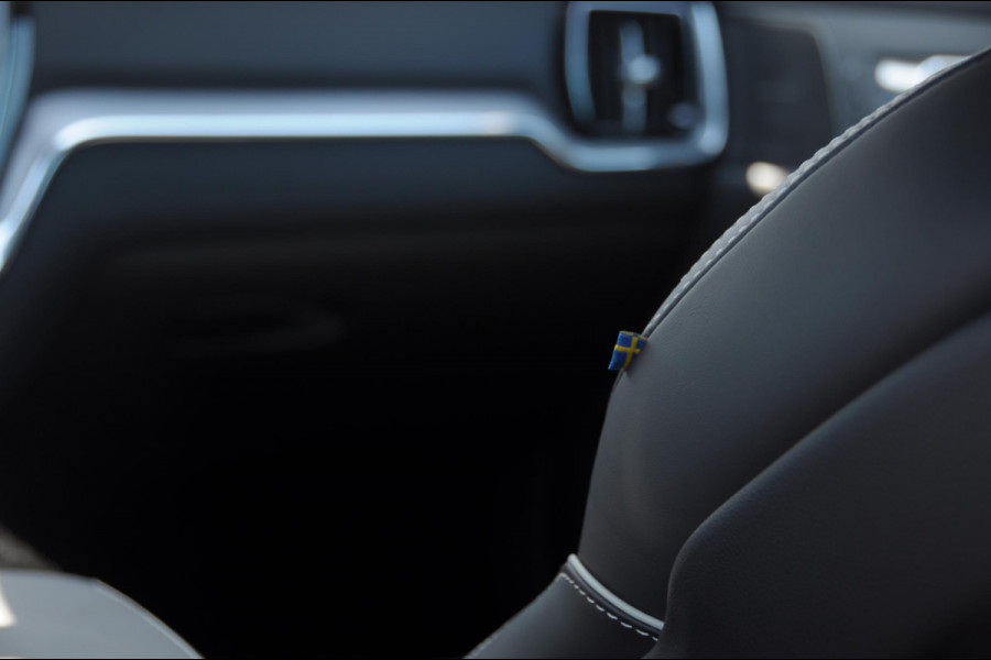 Volvo V60 T6 350PK Automaat AWD Plus Dark / Adaptieve cruise control / BLIS / 19” velgen / Parkeersensoren met camera / Elektrische achterklep / Adaptieve koplampen / Apple carplay / Elektrische stoelen / Harman Kardon Audio / Keyless entry / stoel - en stuurwielverwarming