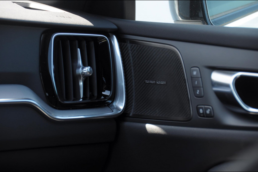 Volvo V60 T6 350PK Automaat AWD Plus Dark / Adaptieve cruise control / BLIS / 19” velgen / Parkeersensoren met camera / Elektrische achterklep / Adaptieve koplampen / Apple carplay / Elektrische stoelen / Harman Kardon Audio / Keyless entry / stoel - en stuurwielverwarming