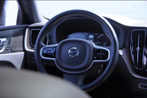 Volvo XC60 T6 340PK Automaat AWD Inscription / Adaptieve cruise control / BLIS / Parkeersensoren met 360 camera / Elektrische stoelen / Keyless entry / 22” velgen / Apple carplay / Leder dashboard / Harman Kardon audio
