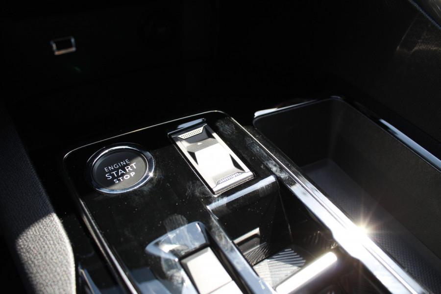 Peugeot 3008 1.6 HYbrid 225 Allure | Navigatie | Winterpack | Led | Camera