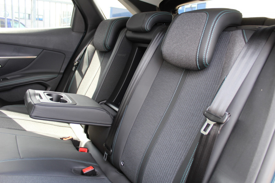 Peugeot 3008 1.6 HYbrid 225 Allure | Navigatie | Winterpack | Led | Camera