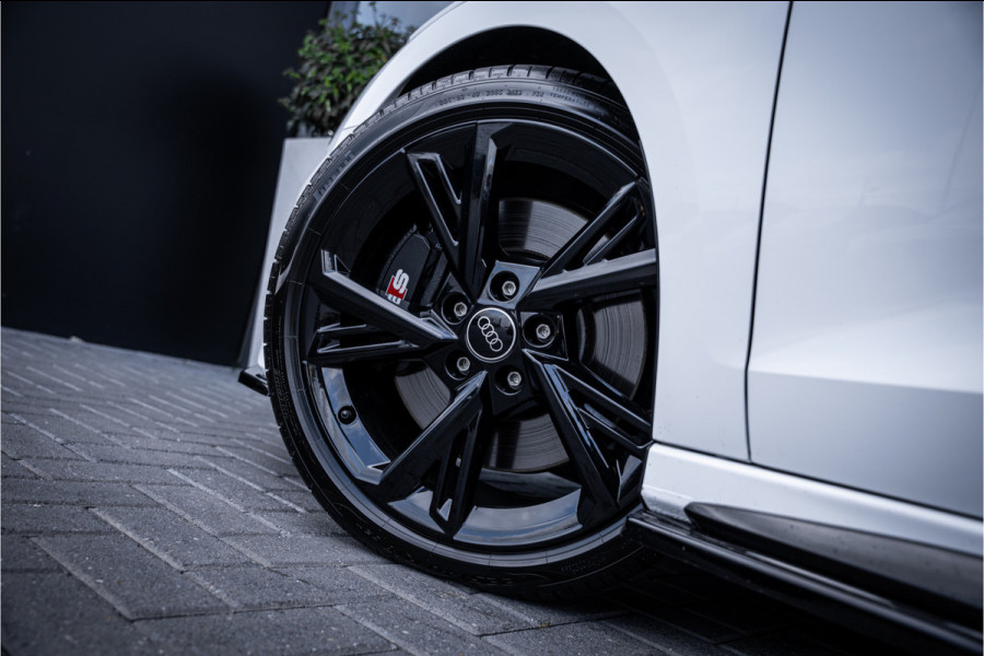 Audi S3 Sportback 2.0 TFSI quattro - Panorama | ACC | Stoelverwarming
