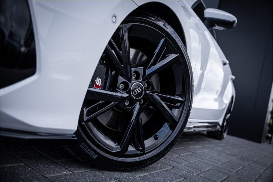 Audi S3 Sportback 2.0 TFSI quattro - Panorama | ACC | Stoelverwarming