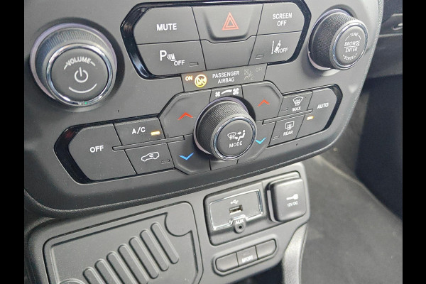 Jeep Renegade 1.3T DDCT Limited | Apple & \Android Carplay | Automaat