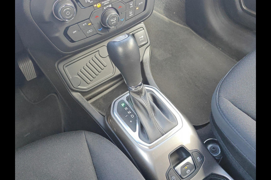 Jeep Renegade 1.3T DDCT Limited | Apple & \Android Carplay | Automaat