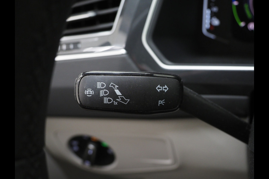 Volkswagen Tiguan 1.4 TSI eHybrid Elegance | Panoramadak | Adaptive Cruise | Virtual | Camera | Stoel/Stuurverwarming