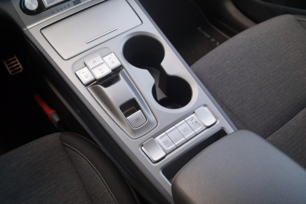 Hyundai Kona EV Comfort 64kWh -3FASE-NAVI-ECC-CAM-
