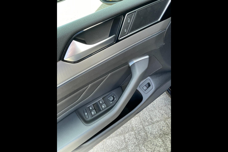 Volkswagen Passat Variant 1.5 TSI Elegance R-line | Org. NL auto | full options.