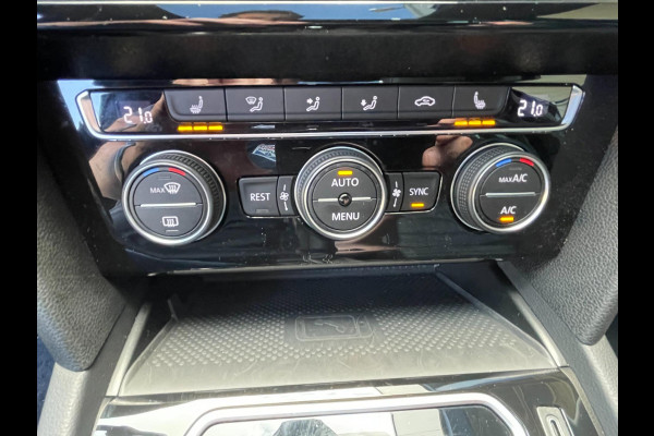 Volkswagen Passat Variant 1.5 TSI Elegance R-line | Org. NL auto | full options.