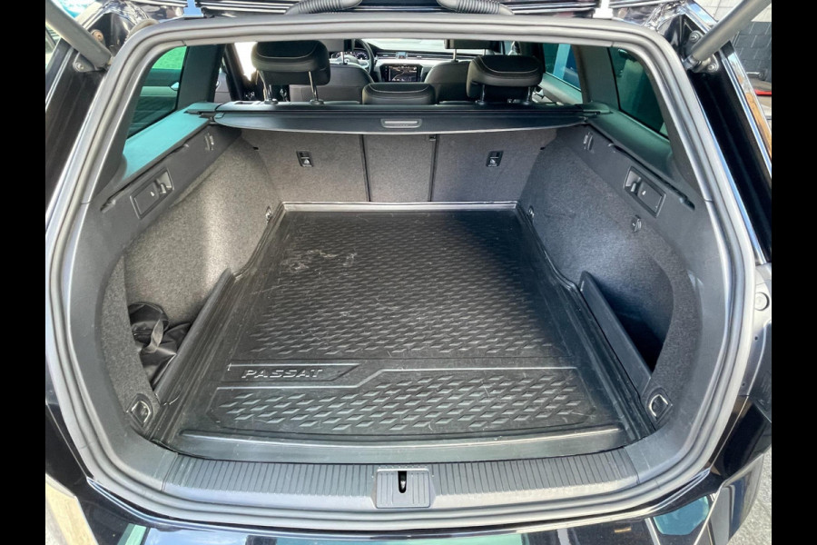 Volkswagen Passat Variant 1.5 TSI Elegance R-line | Org. NL auto | full options.