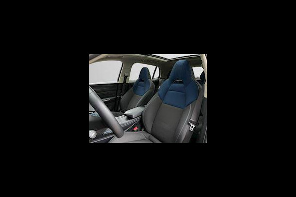 Lynk & Co RS Shadow Edition 01 Trekhaak Pano 360° Navi Adapt cruise 262PK Elekr. Achterklep
