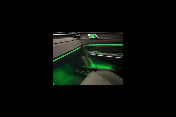 Lynk & Co RS Shadow Edition 01 Trekhaak Pano 360° Navi Adapt cruise 262PK Elekr. Achterklep
