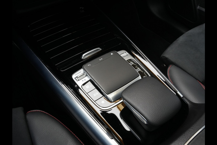 Mercedes-Benz B-Klasse 180 Business Solution AMG Automaat | Panoramadak | Navigatie | LED
