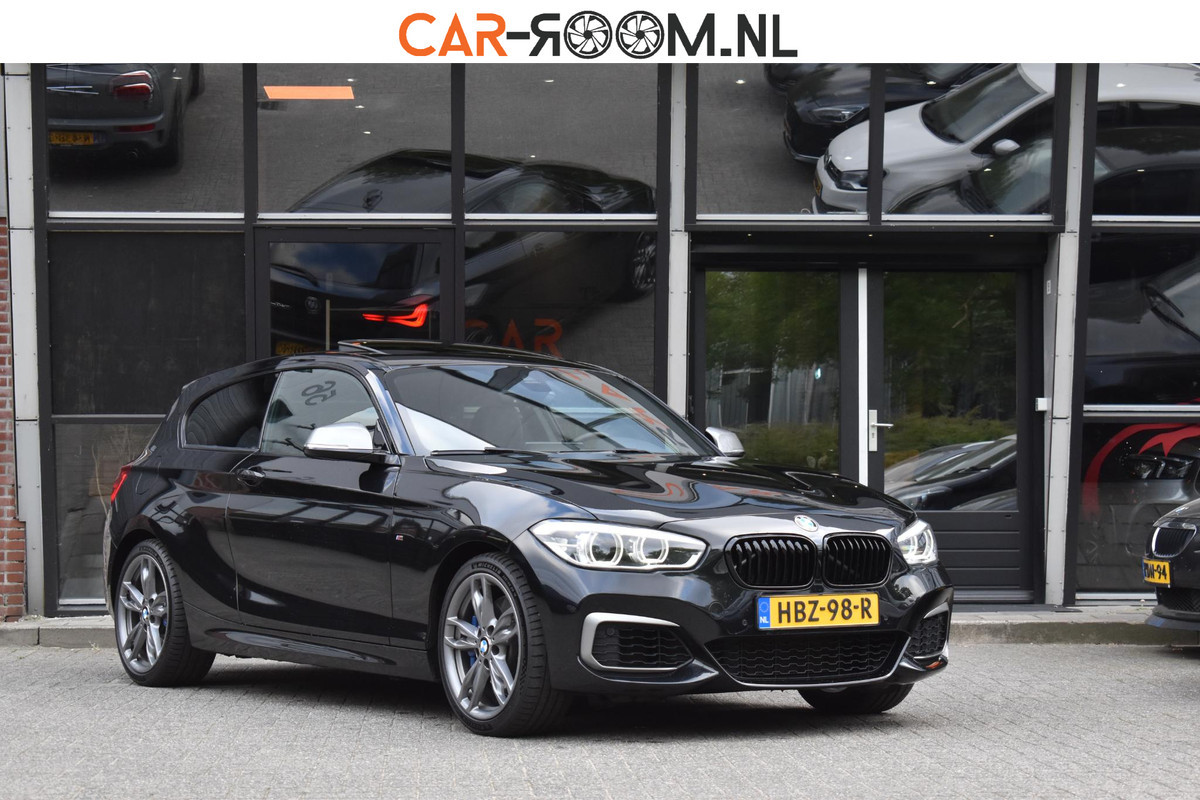 BMW 1-serie M140i xDrive High Executive Pano Camera H/K Leder Elekstoel BMW 1-serie M140i xDrive High Executive Pano Camera H/K Leder Elekstoel