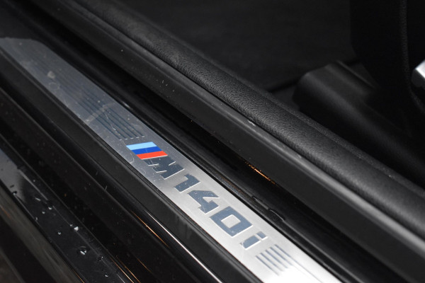 BMW 1-serie M140i xDrive High Executive Pano Camera H/K Leder Elekstoel