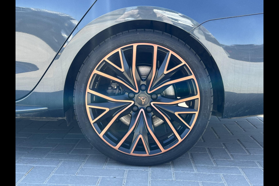 CUPRA Leon Sportstourer 1.4 e-Hybrid VZ Copper Edition PHEV | 244pk | Panoramadak | Adaptieve Cruise | Matrix Led | Stoelverwarming