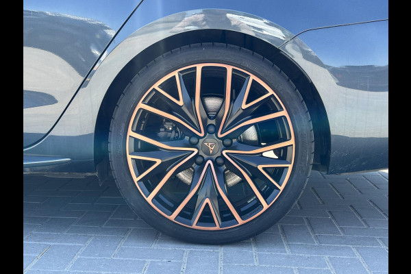 CUPRA Leon Sportstourer 1.4 e-Hybrid VZ Copper Edition PHEV | 244pk | Panoramadak | Adaptieve Cruise | Matrix Led | Stoelverwarming