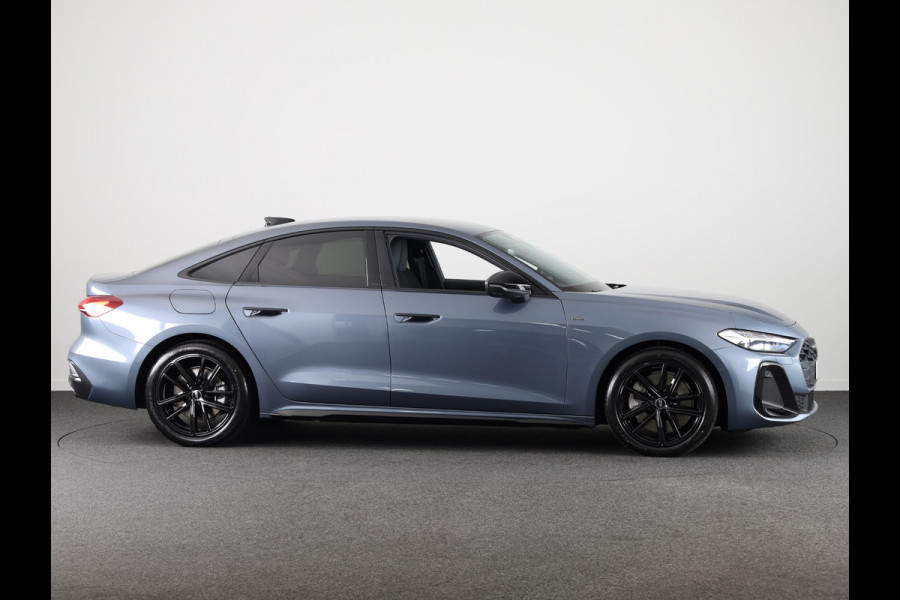 Audi A5 2.0 e-hybrid quattro S edition omgevingscamera's, adaptive cruise control, led achterlichten, privacy glass, optiek pakket zwart plus