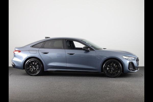 Audi A5 2.0 e-hybrid quattro S edition omgevingscamera's, adaptive cruise control, led achterlichten, privacy glass, optiek pakket zwart plus