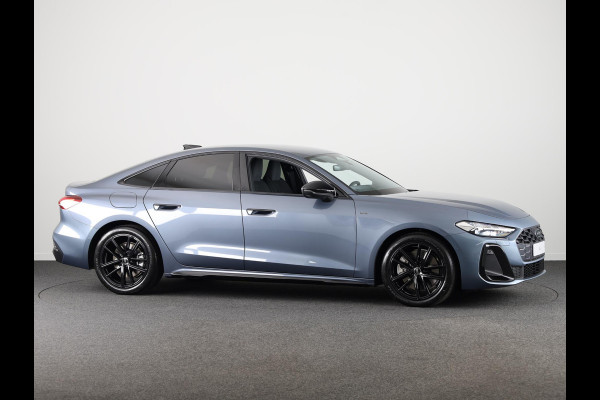 Audi A5 2.0 e-hybrid quattro S edition omgevingscamera's, adaptive cruise control, led achterlichten, privacy glass, optiek pakket zwart plus