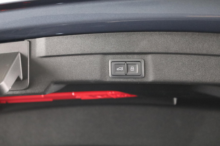 Audi A5 2.0 e-hybrid quattro S edition omgevingscamera's, adaptive cruise control, led achterlichten, privacy glass, optiek pakket zwart plus